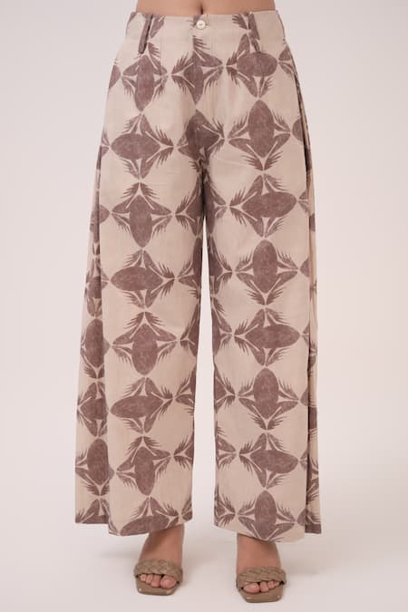 Shop_Ruchi Marodia_Beige Cotton V-neck Mendaka Digital Print Kurta Set _Online_at_Aza_Fashions