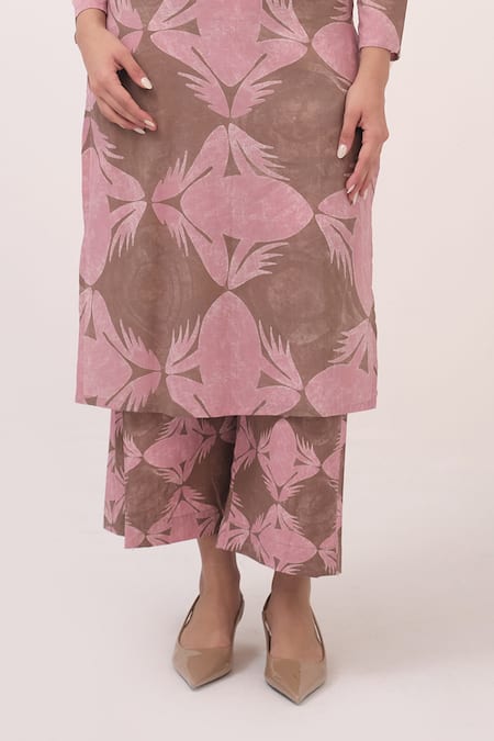 Buy_Ruchi Marodia_Pink Cotton V-neck Mendaka Digital Print Kurta Set _Online_at_Aza_Fashions