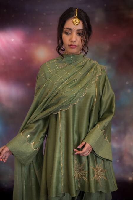 Kacha Tanka_Olive Green Chanderi Embroidery V-neck Rooh A-line Kurta Set _at_Aza_Fashions