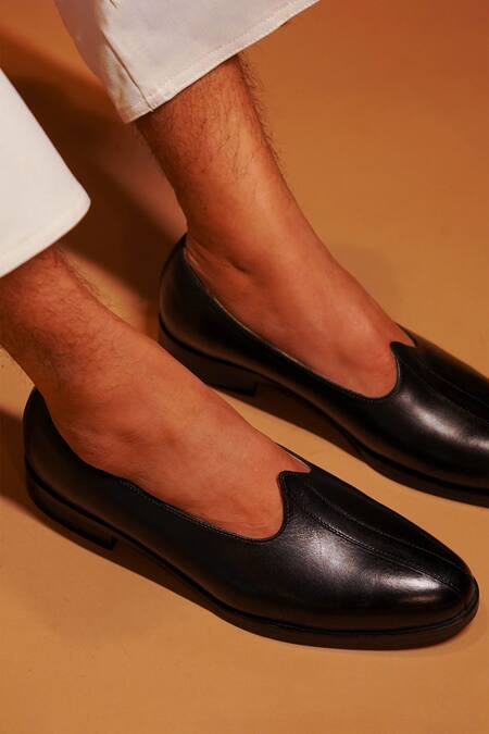 Dmodot Black Leather Peshawaris Online at Aza Fashions Dmodot_Black Leather Peshawaris _Online_at_Aza_Fashions