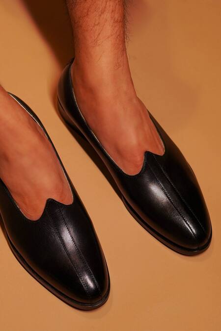 Dmodot Black Almond Toe Mojaris Online at Aza Fashions Dmodot_Black Almond Toe Mojaris_Online_at_Aza_Fashions