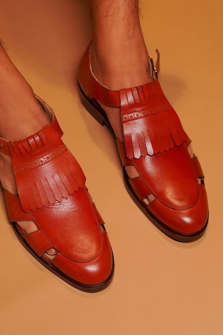 Dmodot Brown Leather Kiltie Peshawaris Online at Aza Fashions Dmodot_Brown Leather Kiltie Peshawaris _Online_at_Aza_Fashions