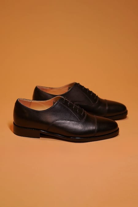 Shop Dmodot Black Leather Oxfords at Aza Fashions Shop_Dmodot_Black Leather Oxfords _at_Aza_Fashions