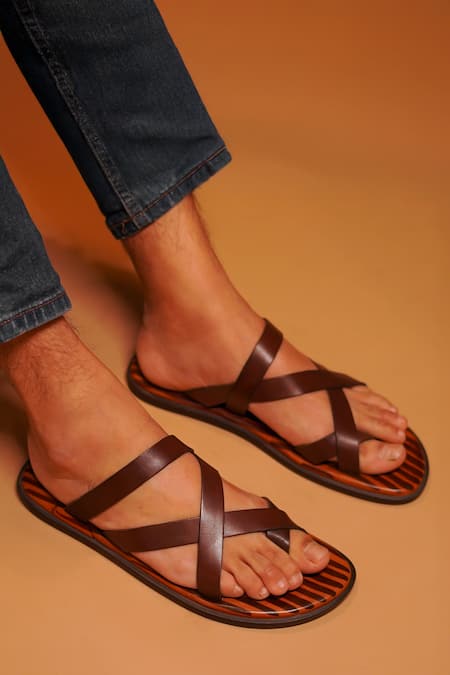 Dmodot Brown Textured Flat Criss-cross Sandals