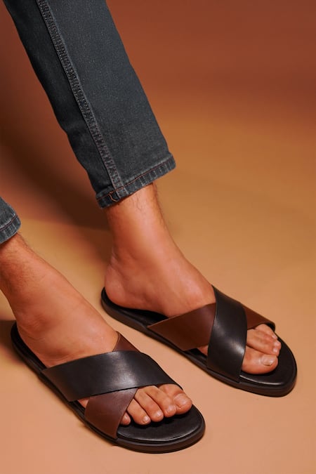 Buy Dmodot Black Cross Strap Sandals at Aza Fashions Buy_Dmodot_Black Cross Strap Sandals_at_Aza_Fashions