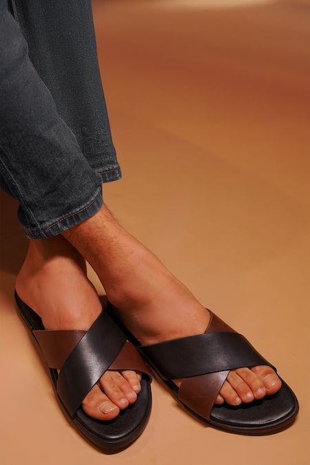 Dmodot Black Cross Strap Sandals Online at Aza Fashions Dmodot_Black Cross Strap Sandals_Online_at_Aza_Fashions