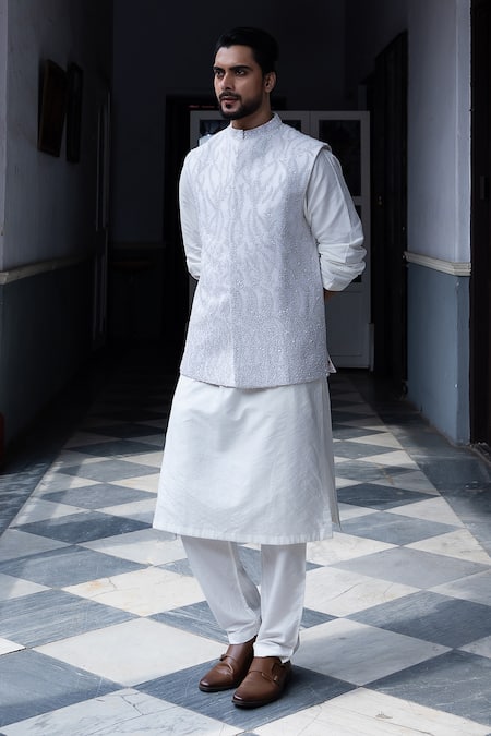 Aangan By Parul Valor Raw Silk Embroidered Bundi & Kurta Set 