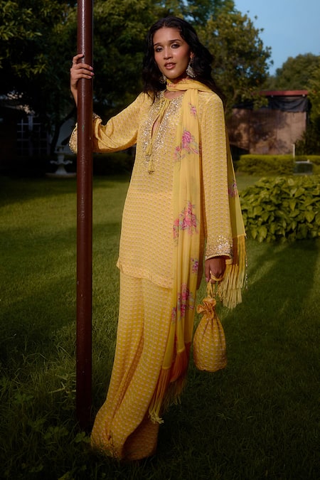 Shop_Nikasha_Yellow Georgette Embroidery Round Neck Dilruba Floral Print Kurta Set _at_Aza_Fashions