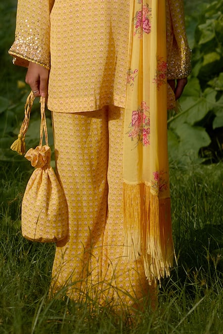 Buy_Nikasha_Yellow Georgette Embroidery Round Neck Dilruba Floral Print Kurta Set _Online_at_Aza_Fashions