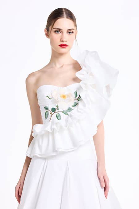 Gauri & Nainika Cream Cotton Godet Skirt at Aza Fashions Gauri & Nainika_Cream Cotton Godet Skirt _at_Aza_Fashions