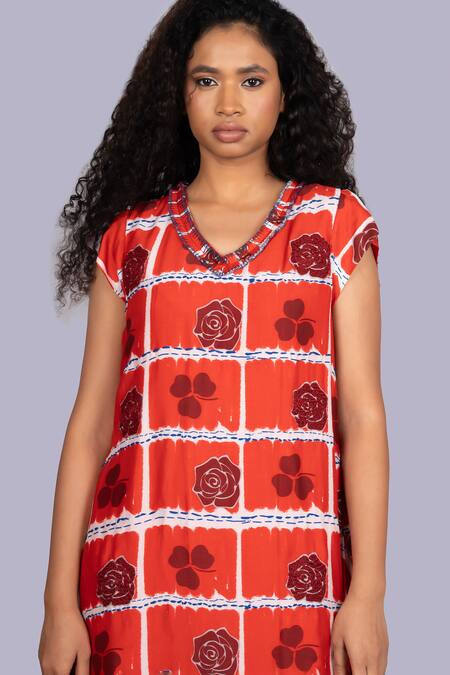Buy_Jajobaa_Red Silk Embroidery V-neck Floral Geometrical Dress _Online_at_Aza_Fashions