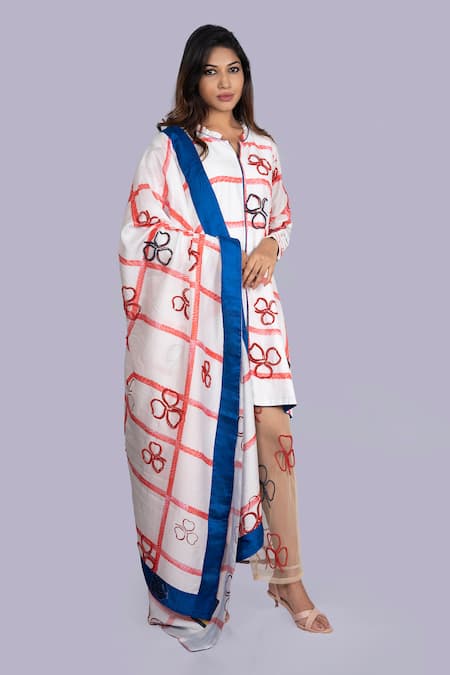 Buy_Jajobaa_White Silk Pearls Round Neck Geometric Print Kurta Set _Online_at_Aza_Fashions