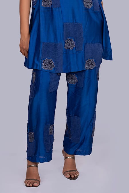 Jajobaa_Blue Silk Embroidery V-neck Floral Dark Tunic Set _Online_at_Aza_Fashions