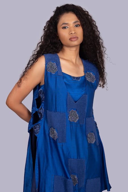 Shop_Jajobaa_Blue Silk Embroidery V-neck Floral Dark Tunic Set _Online_at_Aza_Fashions