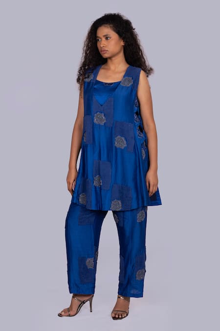 Jajobaa_Blue Silk Embroidery V-neck Floral Dark Tunic Set _at_Aza_Fashions