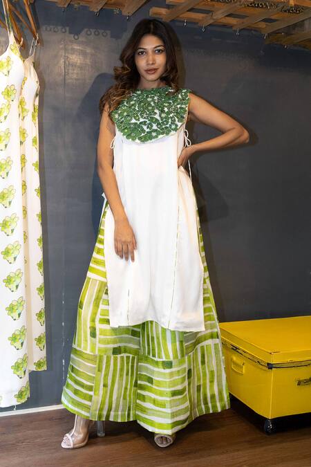 Jajobaa_White Silk, Linen Embroidery, Pearls Round Neck Digital Print Kurta Set _Online_at_Aza_Fashions