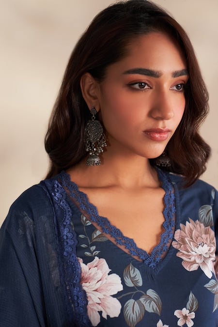 Roze Blue Cambric, Cotton, Kota Doria Lace, Embroidery V-neck Hania Printed Kurta Set at Aza Fashions Roze_Blue Cambric, Cotton, Kota Doria Lace, Embroidery V-neck Hania Printed Kurta Set _at_Aza_Fashions