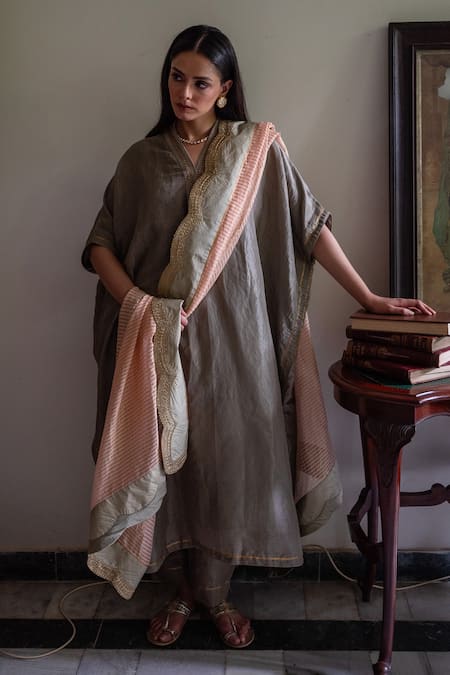 Shorshe Clothing Green Tissue Zari Split V-neck Richa Handwoven Kaftan With Pant at Aza Fashions Shorshe Clothing_Green Tissue Zari Split V-neck Richa Handwoven Kaftan With Pant _at_Aza_Fashions