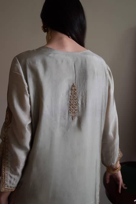 Buy_Shorshe Clothing_Green Silk Embroidery V-neck Shalimaar Kurta With Pant _Online_at_Aza_Fashions