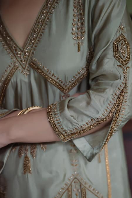 Shorshe Clothing_Green Silk Embroidery V-neck Shalimaar Kurta With Pant _at_Aza_Fashions