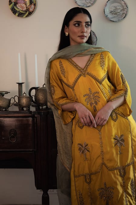 Shop Shorshe Clothing Yellow Silk Zari V-neck Shalimaar Embroidered Kurta With Pant Online at Aza Fashions Shop_Shorshe Clothing_Yellow Silk Zari V-neck Shalimaar Embroidered Kurta With Pant _Online_at_Aza_Fashions