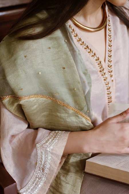 Buy Shorshe Clothing Green Organza Gota Patti Nur Jahan Dupatta Online at Aza Fashions Buy_Shorshe Clothing_Green Organza Gota Patti Nur Jahan Dupatta _Online_at_Aza_Fashions