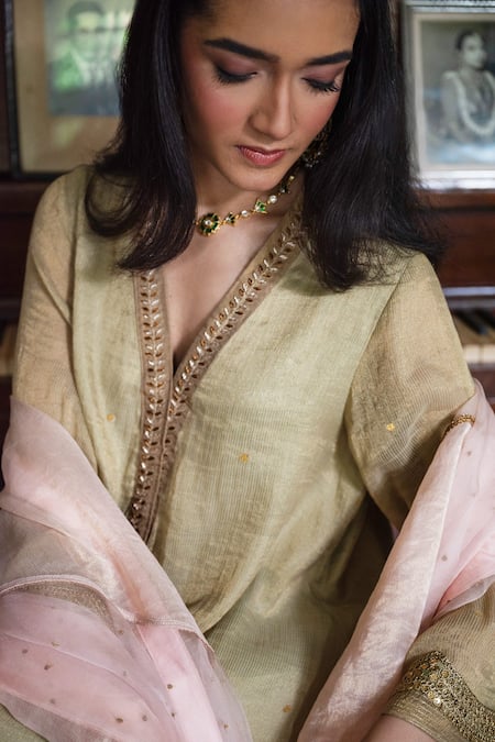 Buy Shorshe Clothing Pink Organza Gota Patti, Embroidery Nur Jahan Dupatta Online at Aza Fashions Buy_Shorshe Clothing_Pink Organza Gota Patti, Embroidery Nur Jahan Dupatta _Online_at_Aza_Fashions