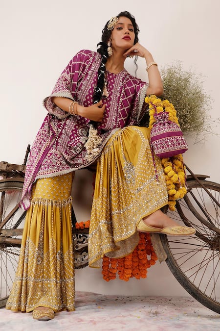 Surkh Syahi Son Chidhaiya Kaftan Set 