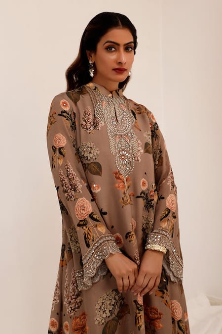 Surkh Syahi_Gray Chinon Mirrors Round Neck Aaina A-line Kurta Set _at_Aza_Fashions