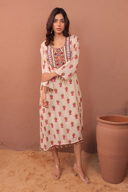 Surkh Syahi_Off White Cotton, Muslin Tassels, Embroidery Scoop Albeli Fish Pattern Dress _Online_at_Aza_Fashions