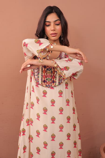 Shop Surkh Syahi Off White Cotton, Muslin Tassels, Embroidery Scoop Albeli Fish Pattern Dress Online at Aza Fashions Shop_Surkh Syahi_Off White Cotton, Muslin Tassels, Embroidery Scoop Albeli Fish Pattern Dress _Online_at_Aza_Fashions