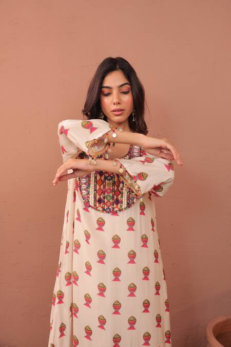 Buy_Surkh Syahi_Off White Cotton, Muslin Tassels, Embroidery Scoop Albeli Fish Pattern Dress 