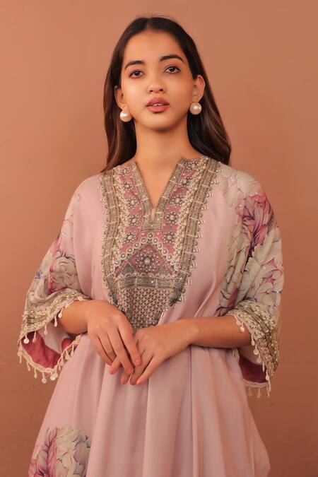 Buy_Surkh Syahi_Mauve Cotton Embroidery V-neck Carnation Crush Kaftan Set 