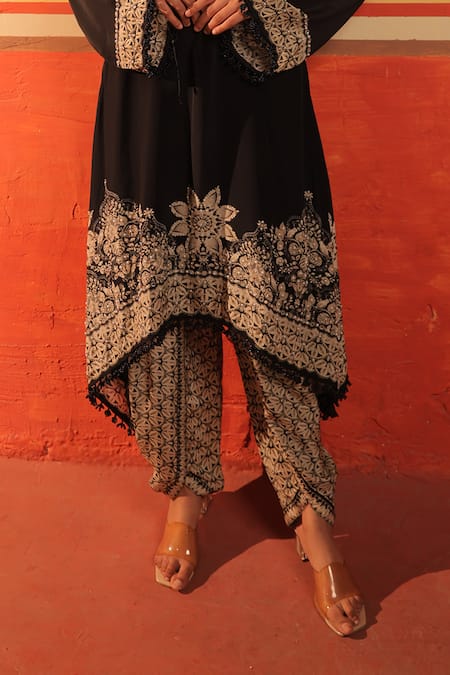 Buy_Surkh Syahi_Black Crepe Embroidery Notched Neck Pandora Asymmetric Kurta Set _Online_at_Aza_Fashions