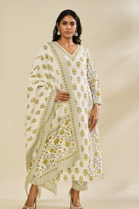 Thee Modern Roots Ivory Cotton, Cambric Sequins V-neck Baagh Print Kurta Set 