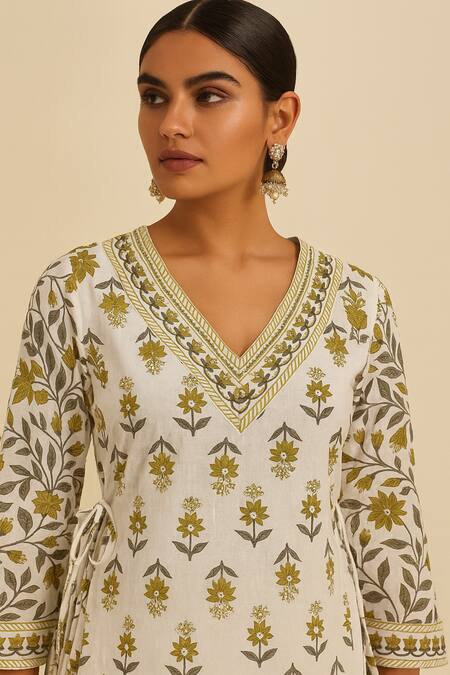 Buy_Thee Modern Roots_Ivory Cotton, Cambric Sequins V-neck Baagh Print Kurta Set _Online_at_Aza_Fashions