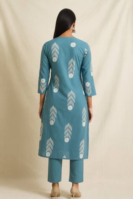 Thee Modern Roots_Blue Cotton, Cambric Beads Split V-neck Printed Kurta Set _Online_at_Aza_Fashions