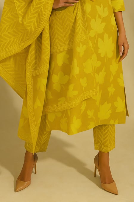 Thee Modern Roots_Mustard Cotton, Cambric Mirrors V-neck Basanti Bela Printed Kurta Set _Online_at_Aza_Fashions