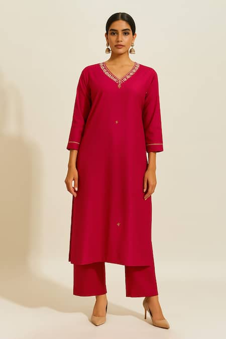 Thee Modern Roots_Fuchsia Viscose, Silk Embroidery V-neck Printed Kurta Set _Online_at_Aza_Fashions