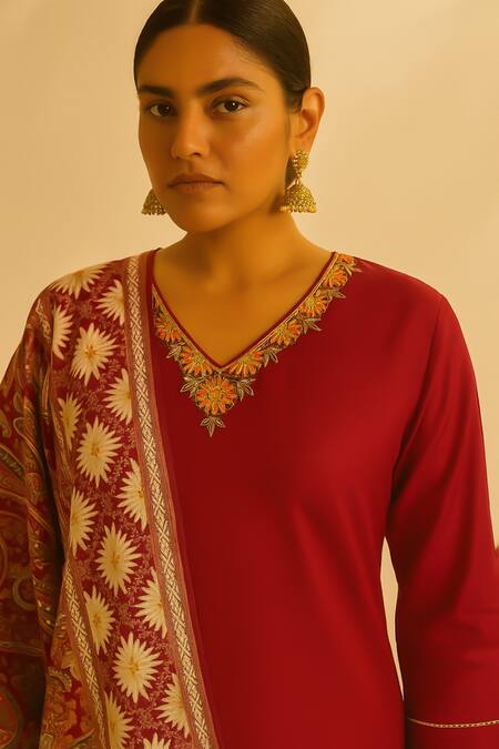 Buy_Thee Modern Roots_Red Viscose, Silk Embroidery, Sequins V-neck Printed Dupatta And Kurta Set 