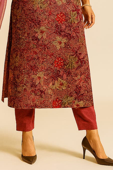 Buy_Thee Modern Roots_Wine Viscose, Silk Zari Round Neck Printed Kurta Set 
