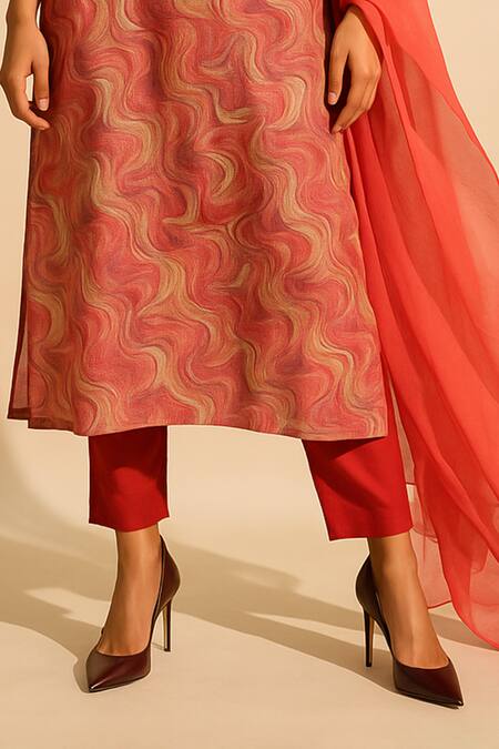 Buy_Thee Modern Roots_Peach Bemberg, Muslin Embroidery, Mirrors V-neck Printed Kurta Set _Online_at_Aza_Fashions