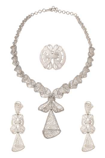 Nazaakat By Samara Singh Silver Embellished Necklace Set 