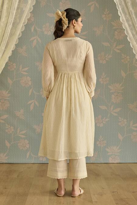 Shop Kritika Dawar Ivory Chanderi, Cotton Embroidery V-neck Aria 3d Flower Kurta Set at Aza Fashions Shop_Kritika Dawar_Ivory Chanderi, Cotton Embroidery V-neck Aria 3d Flower Kurta Set _at_Aza_Fashions