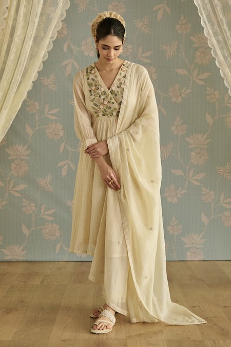 Buy Kritika Dawar Ivory Chanderi, Cotton Embroidery V-neck Aria 3d Flower Kurta Set Online at Aza Fashions Buy_Kritika Dawar_Ivory Chanderi, Cotton Embroidery V-neck Aria 3d Flower Kurta Set _Online_at_Aza_Fashions