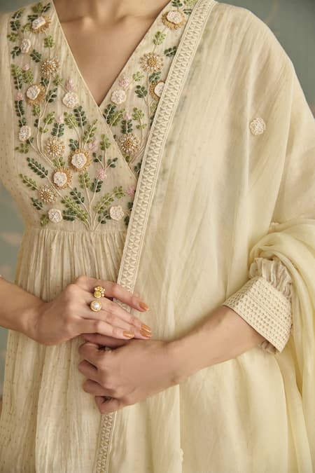 Shop Kritika Dawar Ivory Chanderi, Cotton Embroidery V-neck Aria 3d Flower Kurta Set Online at Aza Fashions Shop_Kritika Dawar_Ivory Chanderi, Cotton Embroidery V-neck Aria 3d Flower Kurta Set _Online_at_Aza_Fashions