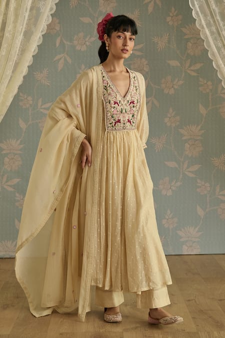 Kritika Dawar Ivory Chanderi, Cotton Embroidery V-neck Zella Hand Kurta Set