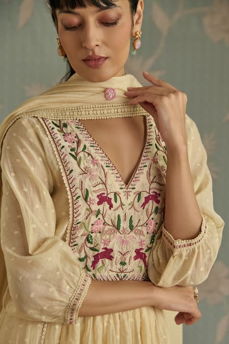 Kritika Dawar Ivory Chanderi, Cotton Embroidery V-neck Zella Hand Kurta Set at Aza Fashions Kritika Dawar_Ivory Chanderi, Cotton Embroidery V-neck Zella Hand Kurta Set _at_Aza_Fashions