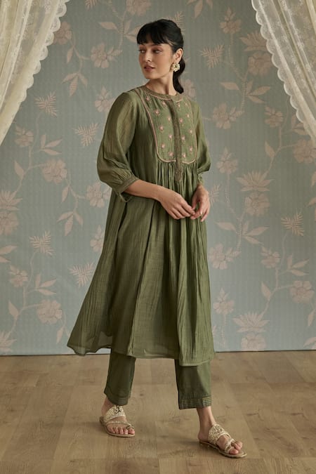 Kritika Dawar_Green Chanderi, Cotton Beads, Lace Round Neck Maira Embroidered Kurta Set _Online_at_Aza_Fashions