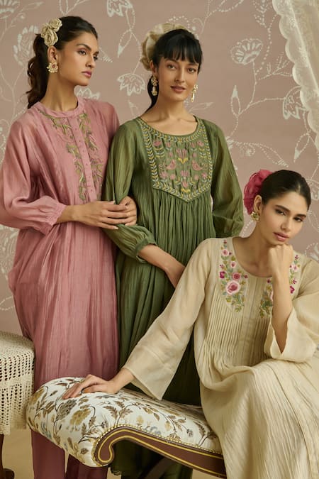 Buy_Kritika Dawar_Green Chanderi, Cotton Beads, Lace Round Naaz Handwoven Embroidered Kurta Set 